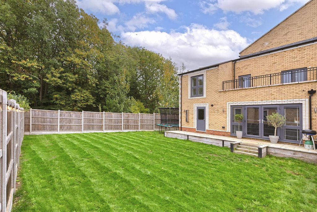 Property photo 2 of 17 Rear Garden