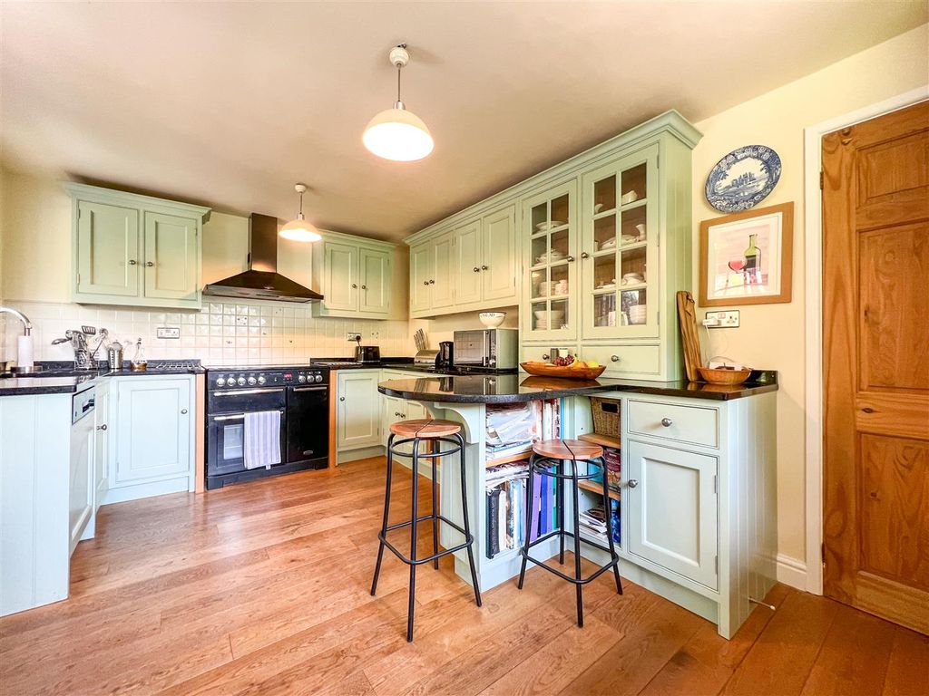 Property photo 3 of 46 Breakfast Kitchen
