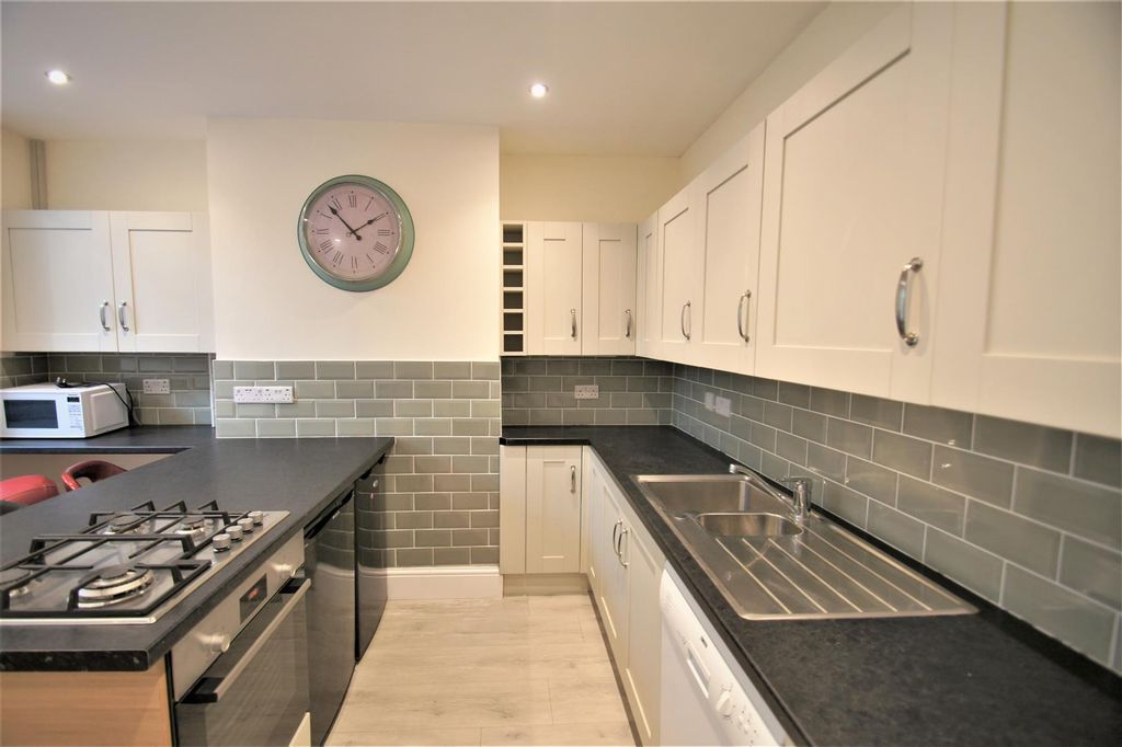 Property photo 3 of 70