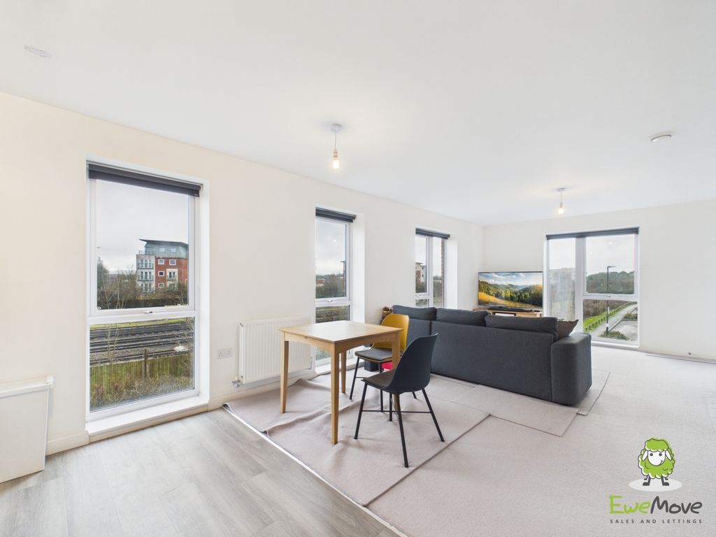 Property photo 2 of 15 Ewemove Estate Agents Basingstoke - Lambert Court