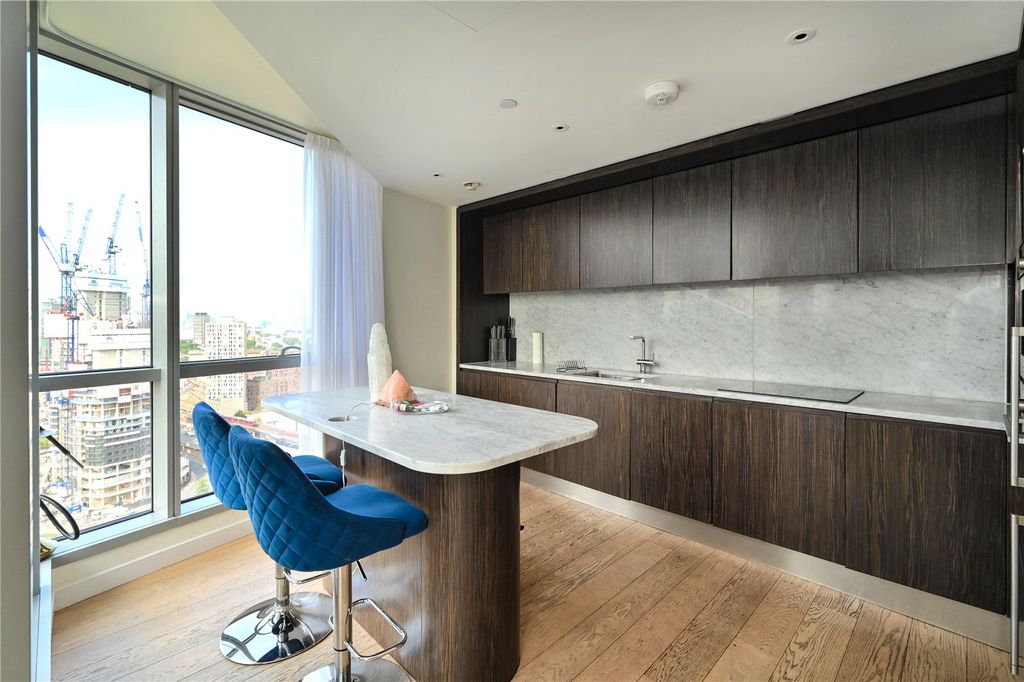Property photo 3 of 18 Kitchen