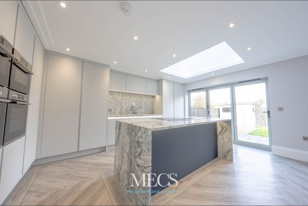 Property photo 3 of 18 3943712