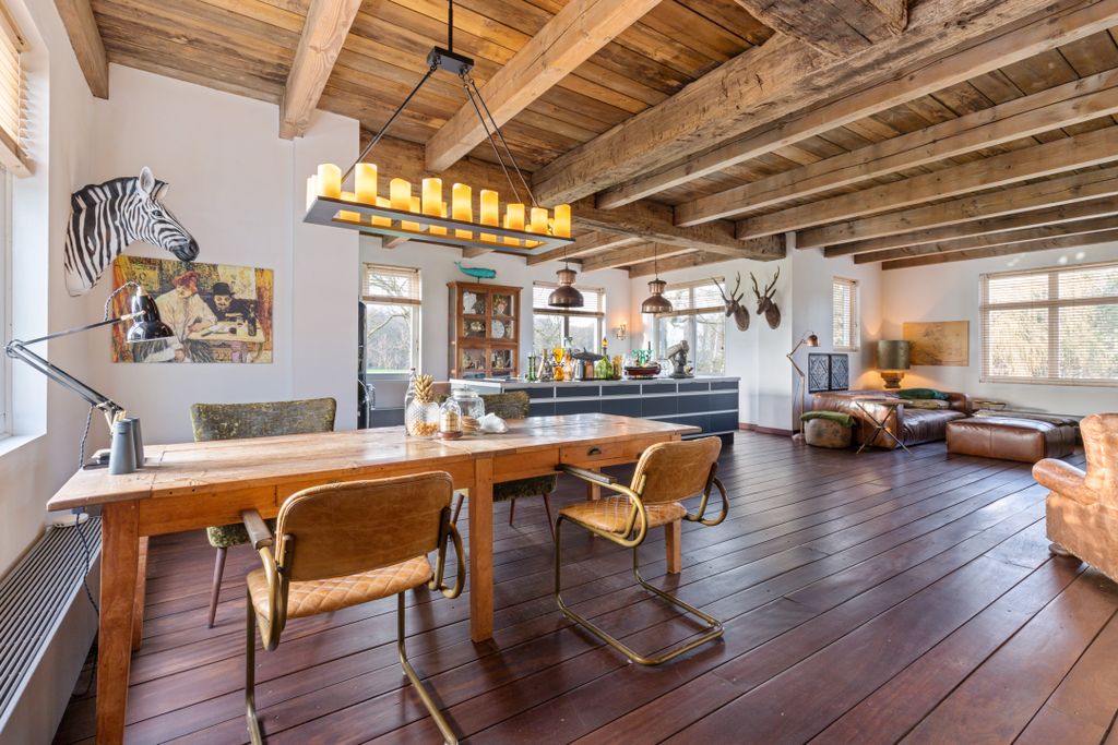 Property photo 3 of 64