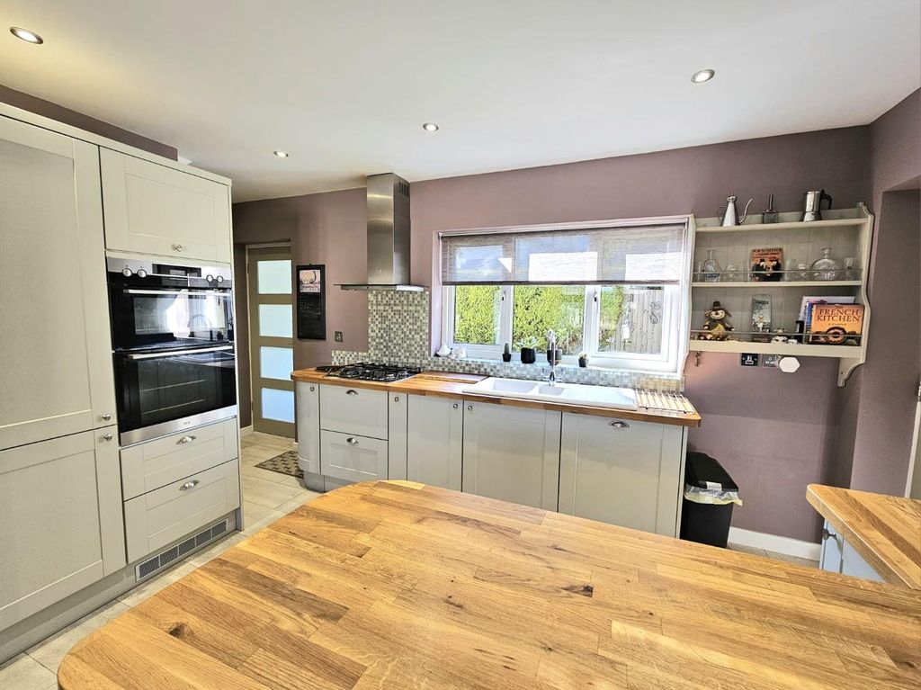 Property photo 2 of 26 3ee27Ea0-E365-44Cb-B743-E5815F8Bcfee.Jpg