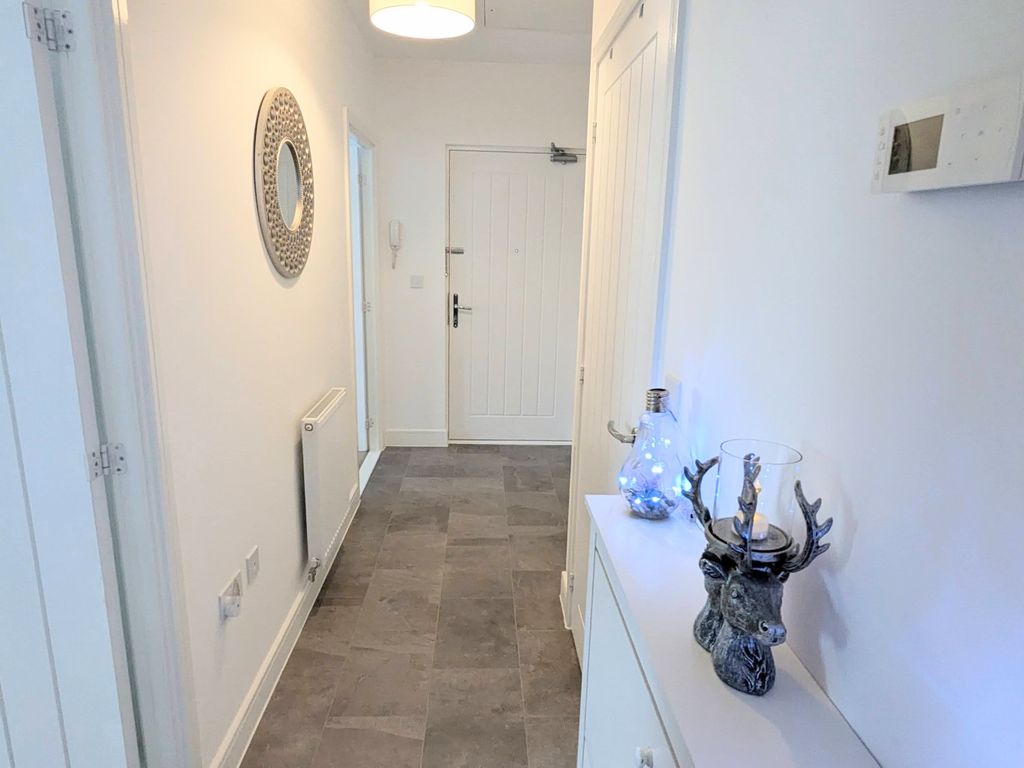 Property photo 2 of 9 Hallway