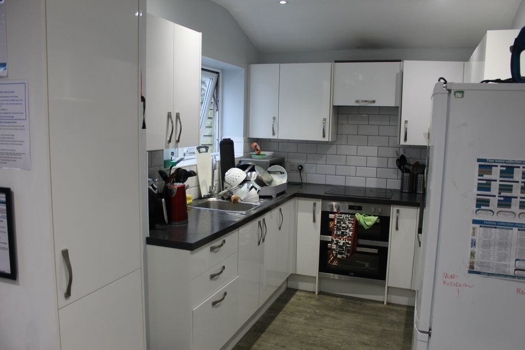 Property photo 3 of 6 Photo 4