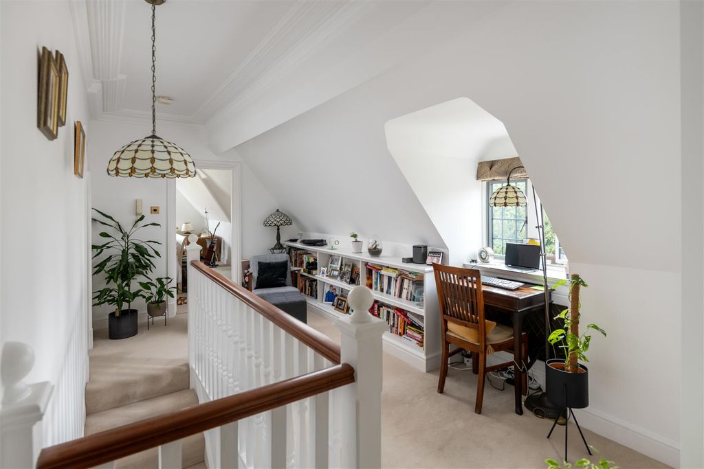 Additional image 22 of 2 bed flat for saleStuart Way, East Grinstead RH19