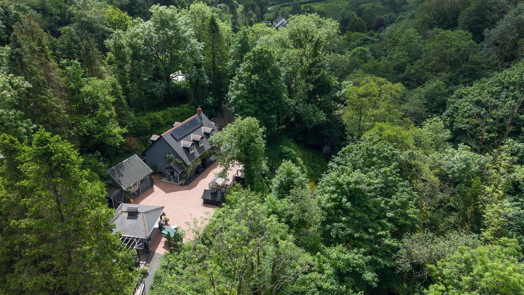 Property photo 2 of 33 Dji_20260529114144_0021_D.Jpg