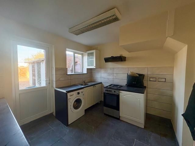 Property photo 3 of 9 Kitchen