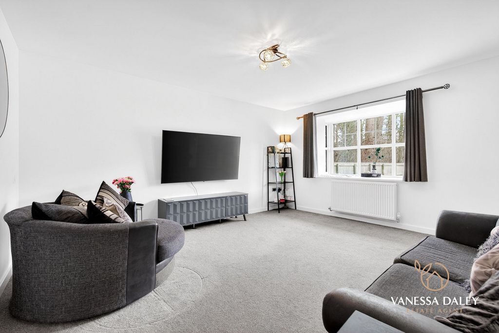 Property photo 2 of 32