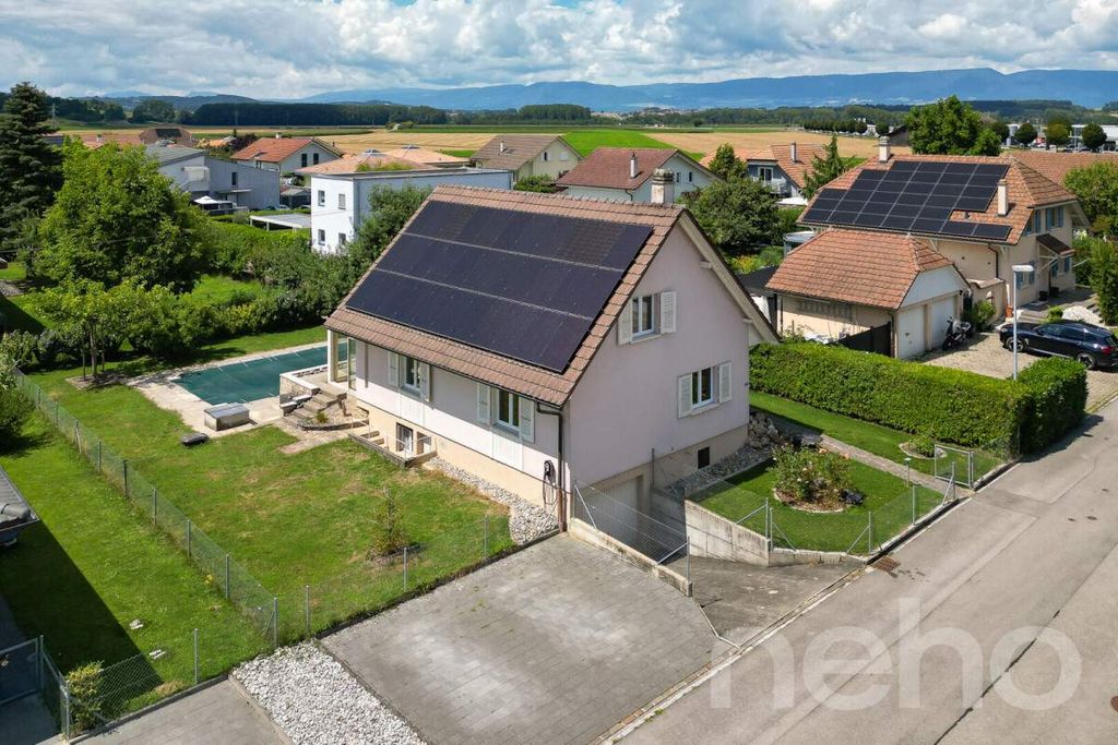 Property photo 2 of 13