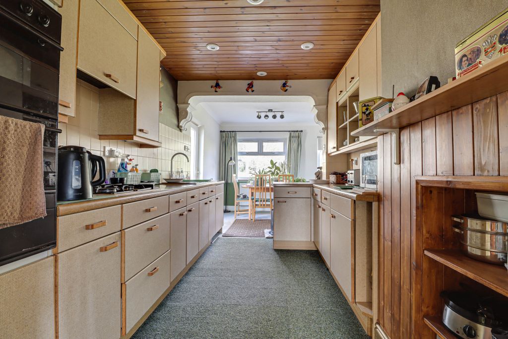 Property photo 3 of 18 Kitchen