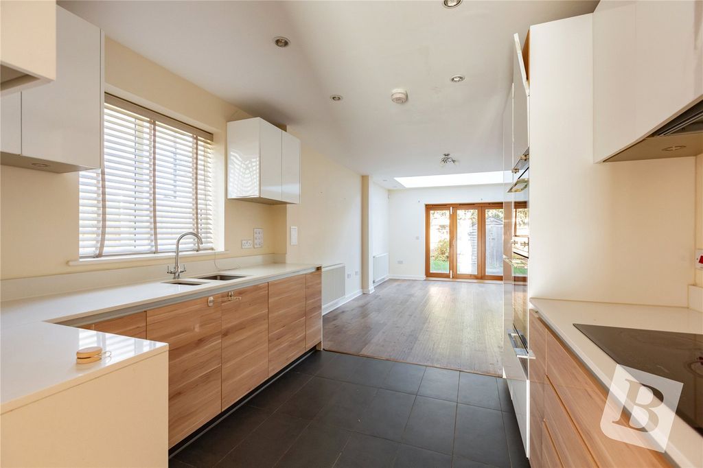 Property photo 2 of 16 Picture No. 27