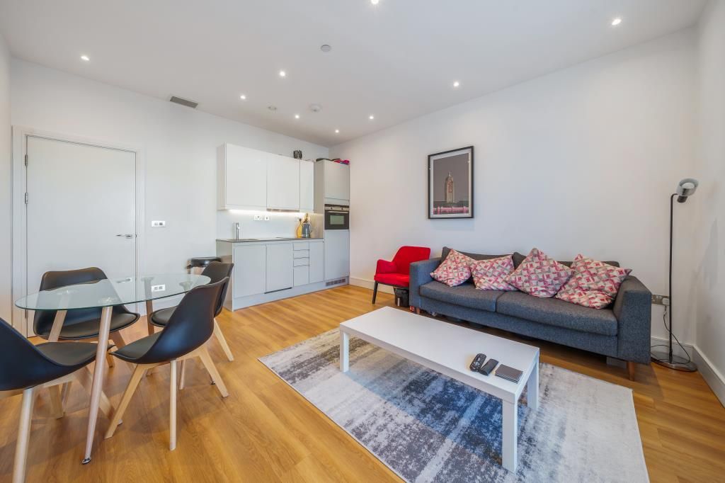 Property photo 3 of 20 Reception