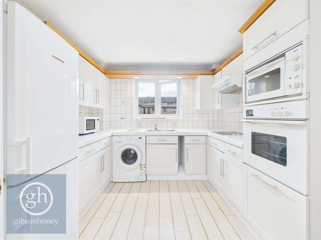 Property photo 2 of 9 Cam05080G0-Pr0222-Still011.Jpg