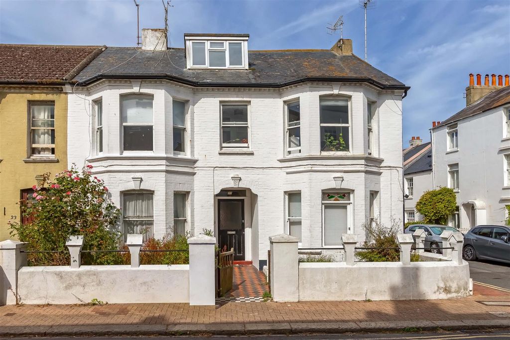 Property photo 1 of 6 Warwick Rd_7.Jpg