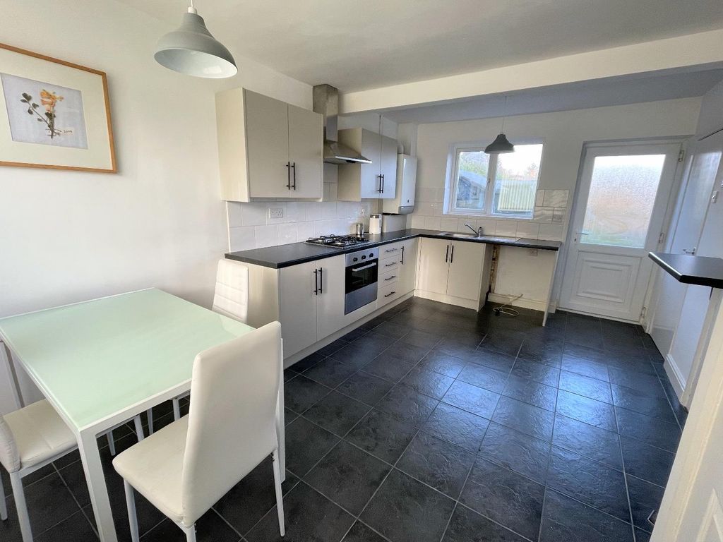 Property photo 2 of 12 Kitchen