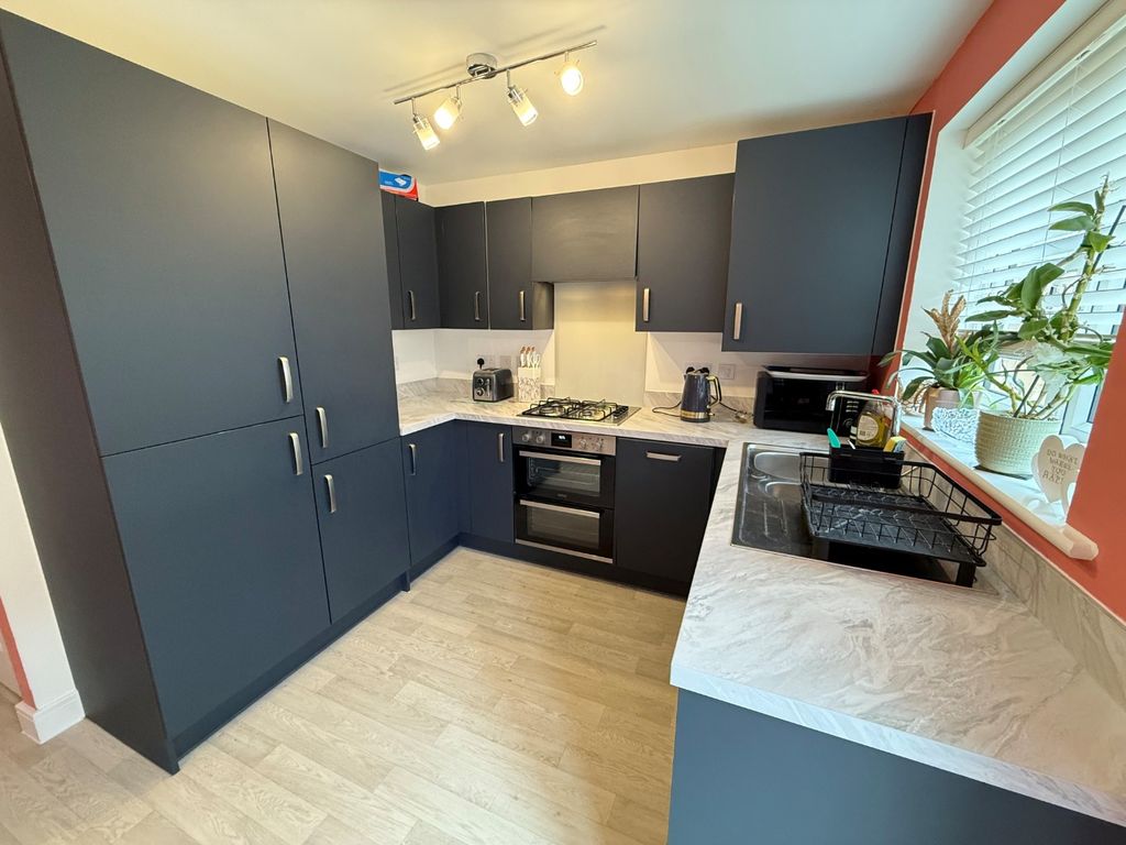 Property photo 2 of 16 4031352