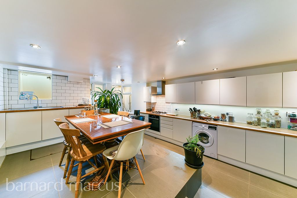 Property photo 1 of 8 Kitchen