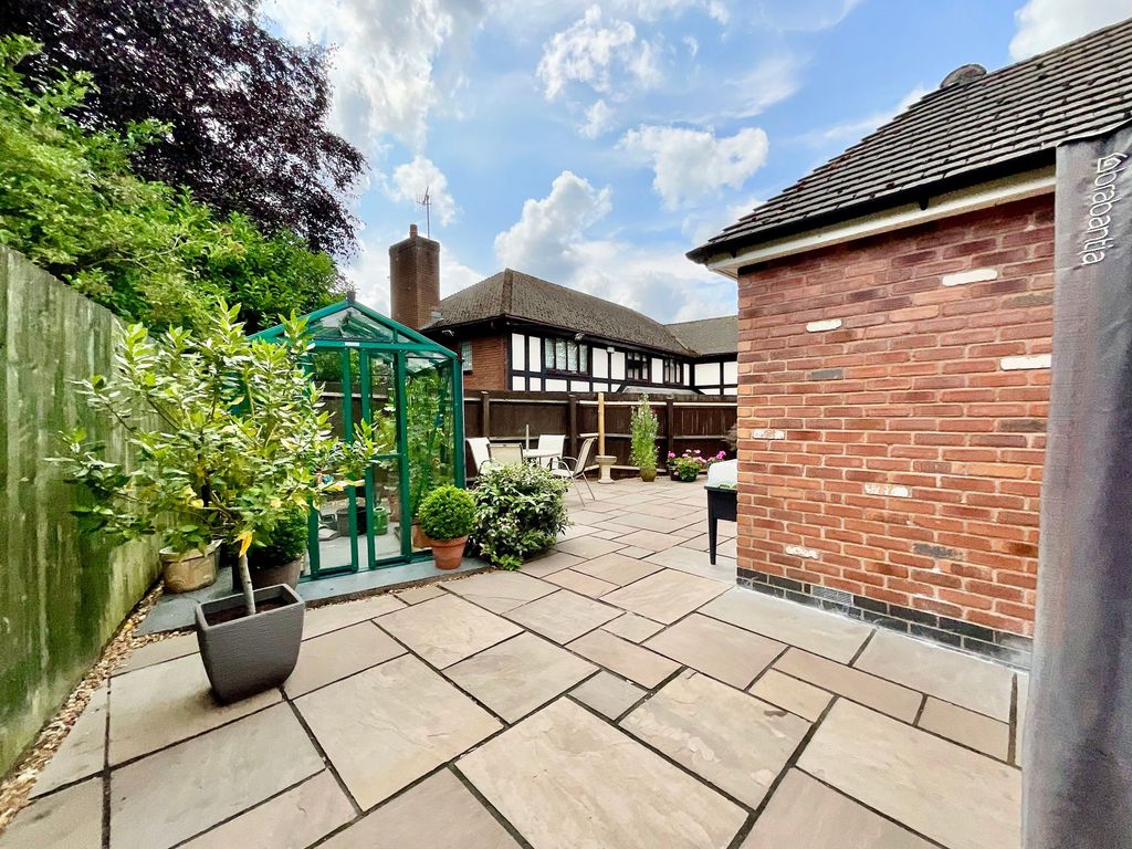 Property photo 2 of 27