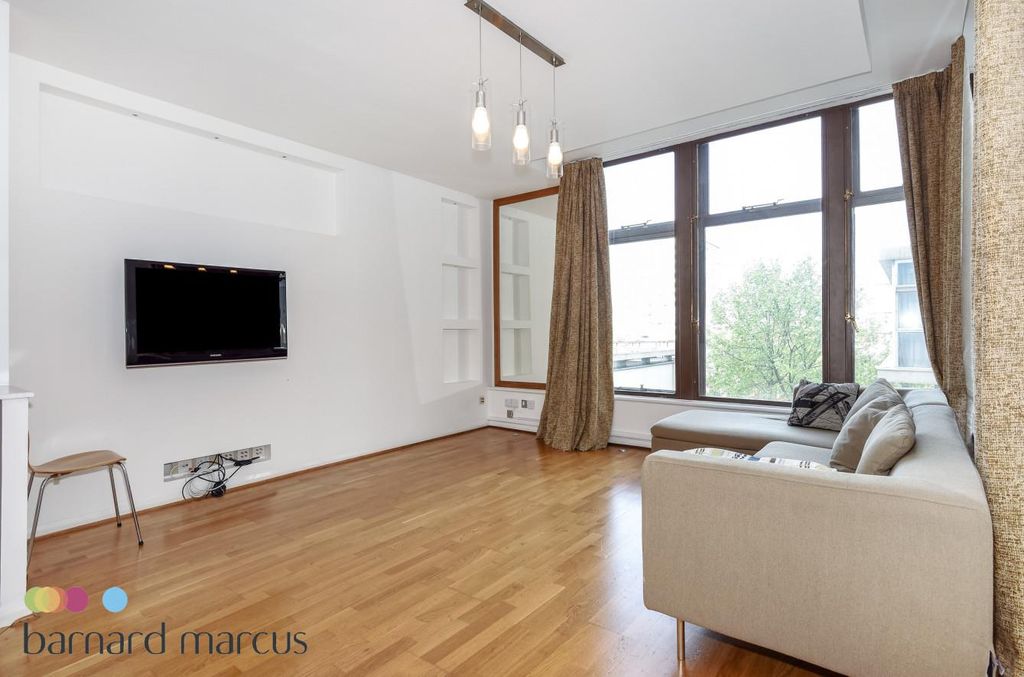 Property photo 2 of 9 Living Room