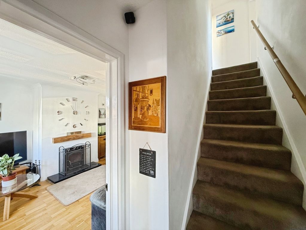 Property photo 3 of 29 Entrance Hall