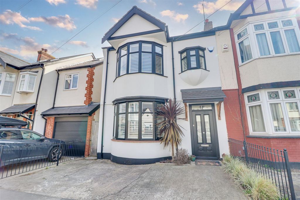 Property photo 1 of 18