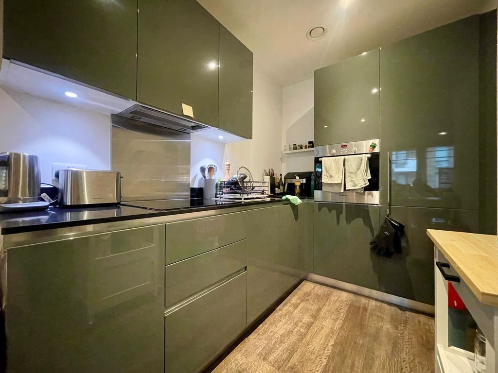 Property photo 3 of 11 Wh