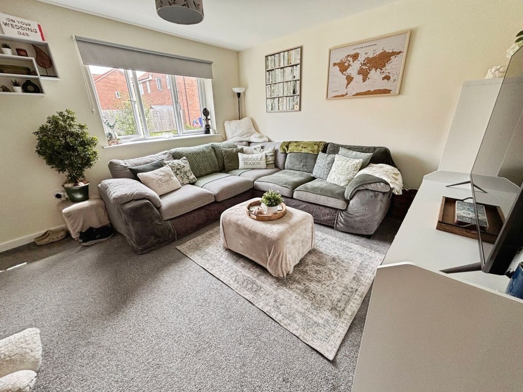 Property photo 3 of 13 Pbox-Living_Room-321273.Jpeg