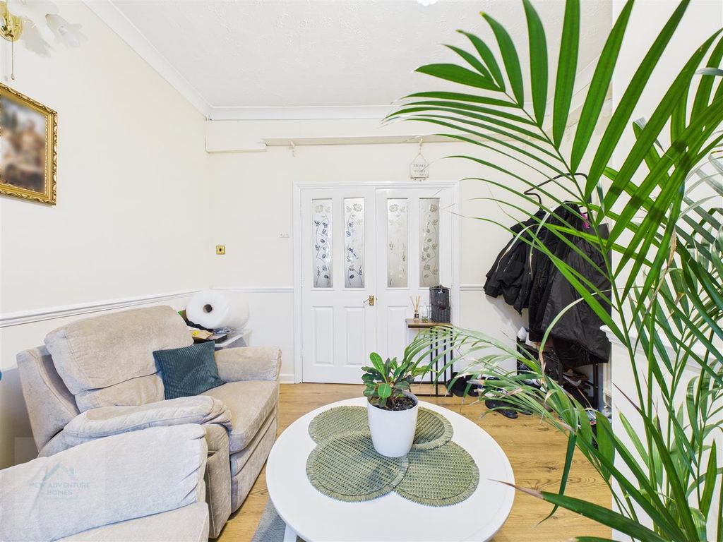 Property photo 3 of 14 Living Room