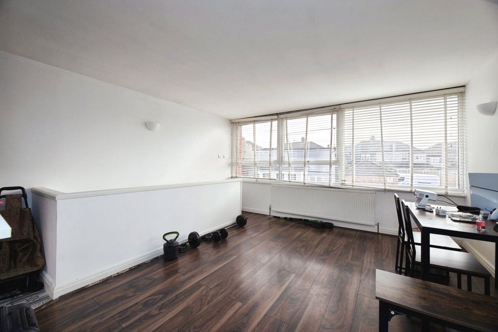 Property photo 3 of 15 Pbox-Img.Jpg