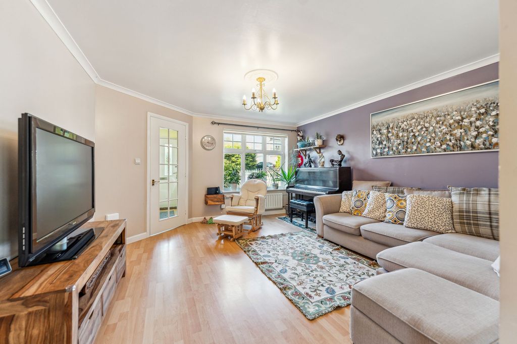 Property photo 2 of 33