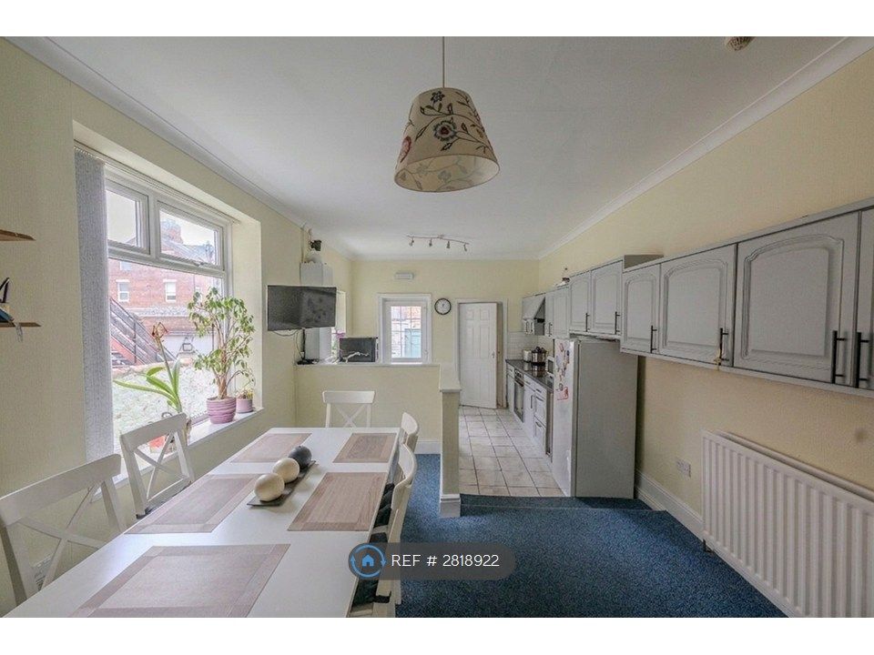 Property photo 2 of 7 Very Large Kitchen And Dining Room Photo 1