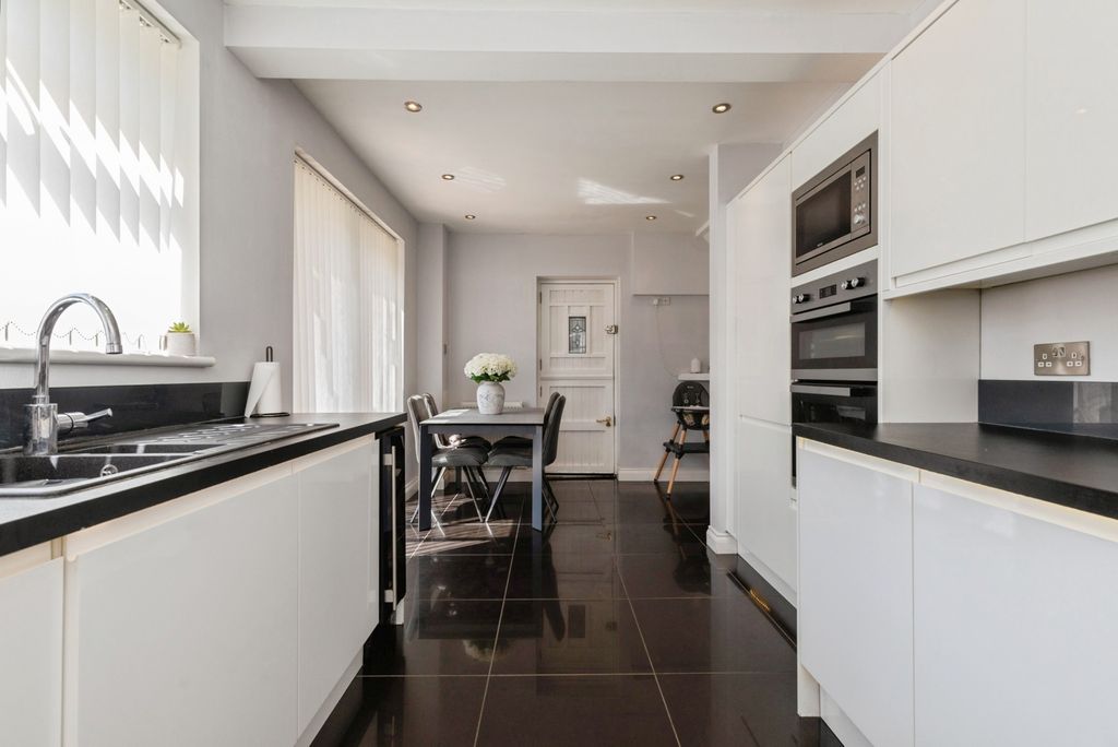 Property photo 3 of 20 Pbox-Img.Jpg