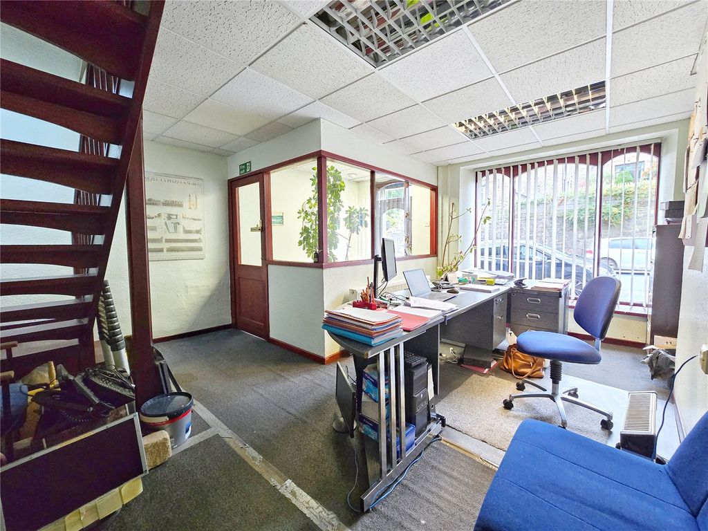 Property photo 2 of 18 Reception