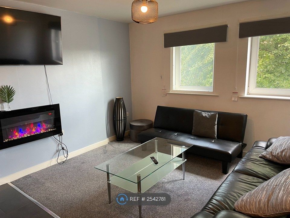 Property photo 2 of 10 Living Room