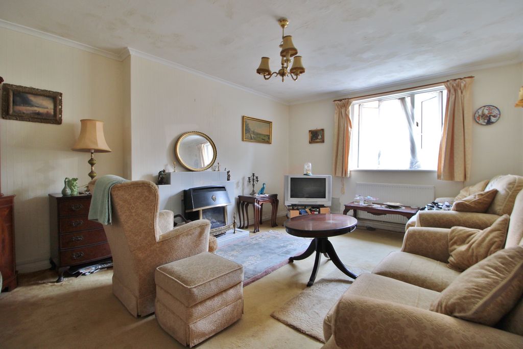 Property photo 2 of 10