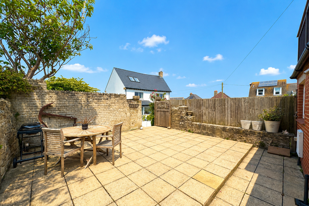 Property photo 3 of 9 Courtyard Garden