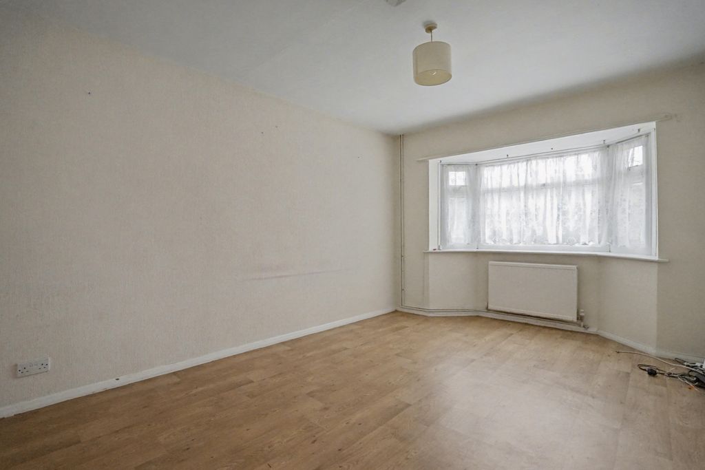 Property photo 2 of 19 8 Sevenoaks Close, Bexleyheath, Kent, Da7 6Al