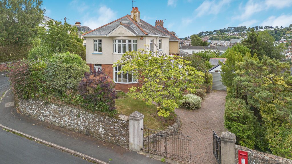 Property photo 1 of 26