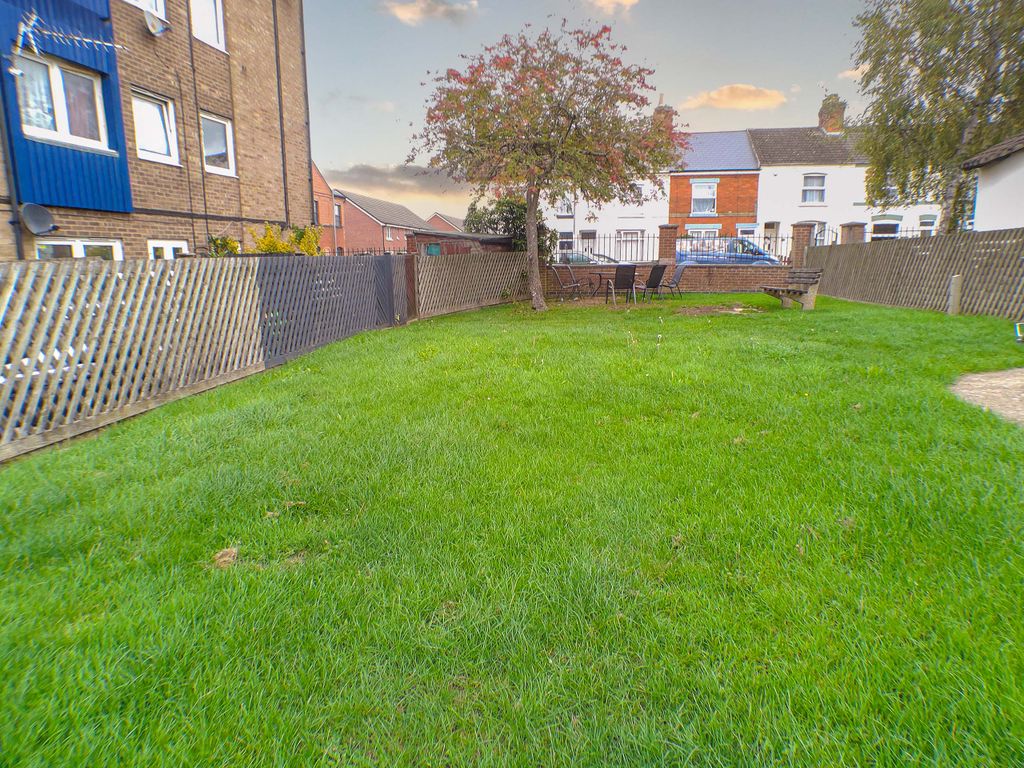 Property photo 2 of 8 Garden