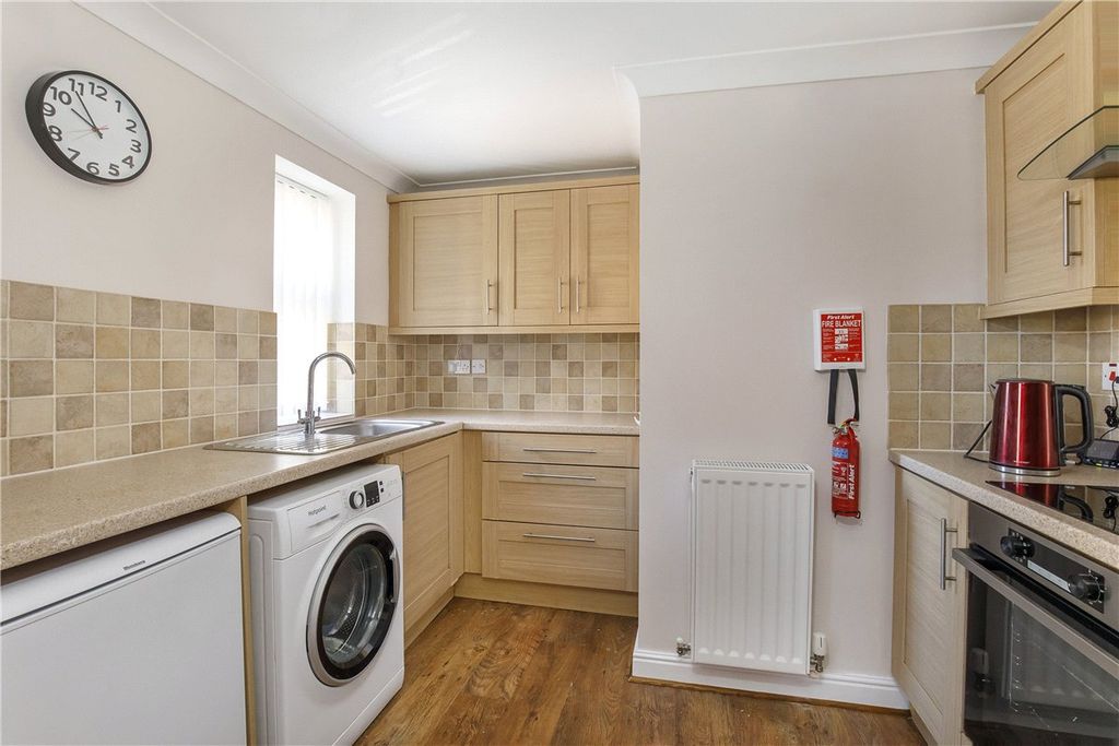 Property photo 2 of 11 Picture No. 14
