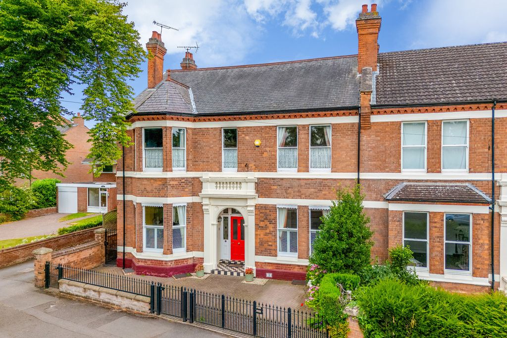 Property photo 1 of 34