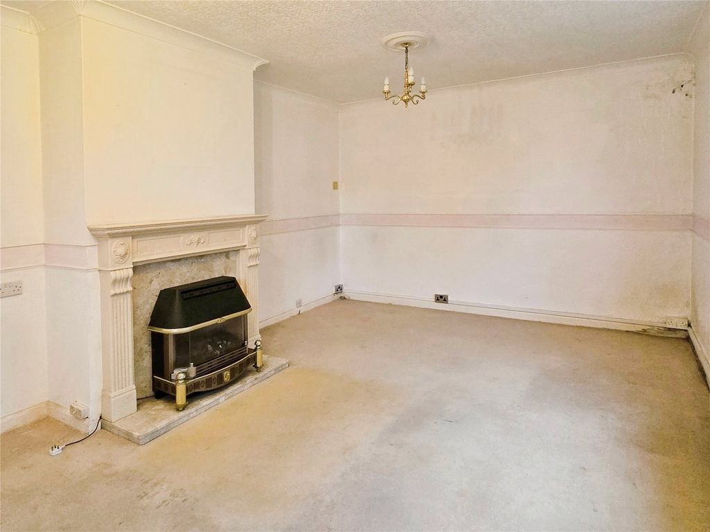 Property photo 2 of 11 Living Room