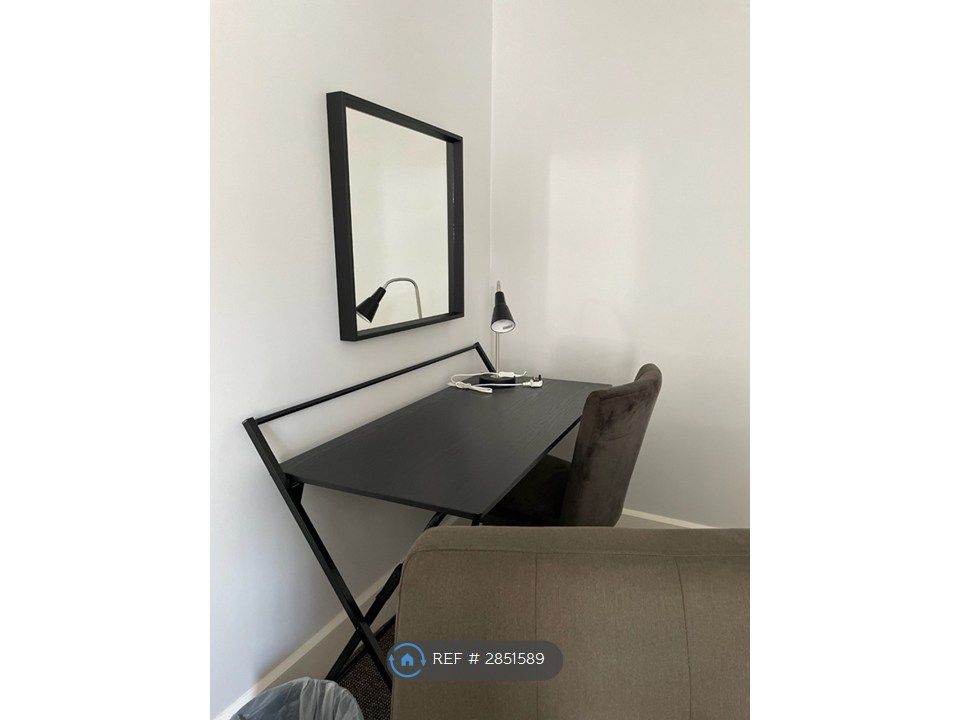 Property photo 3 of 10 Dedicated Workspace In Lounge/Dining Room