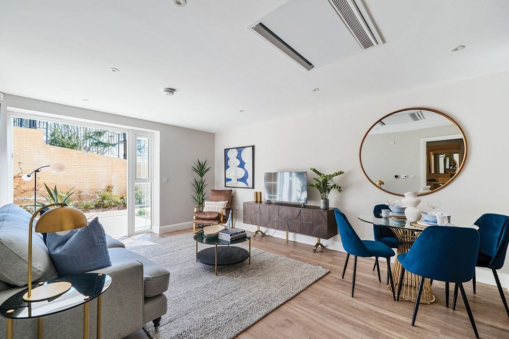 Property photo 2 of 11