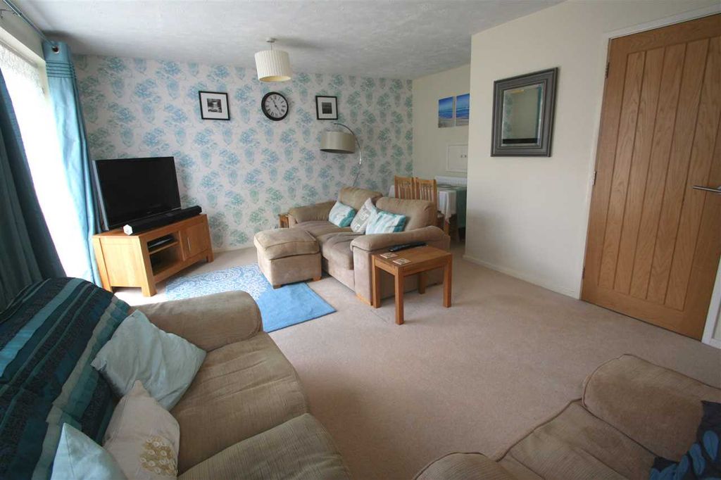 Property photo 2 of 9 Living/Dining Room