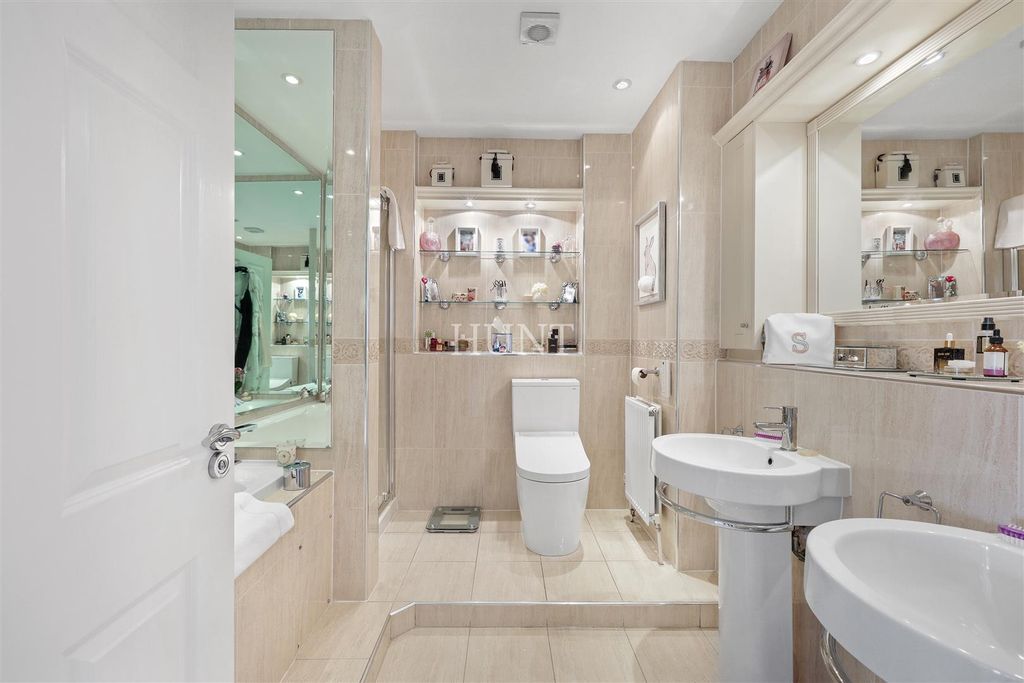 Additional image 22 of 4 bed flat for saleRegents Drive, Repton Park, Woodford Green, Essex IG8