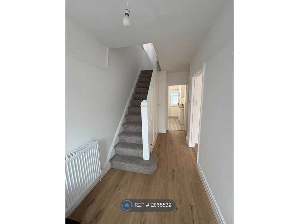 Property photo 2 of 18 Entrance Hall