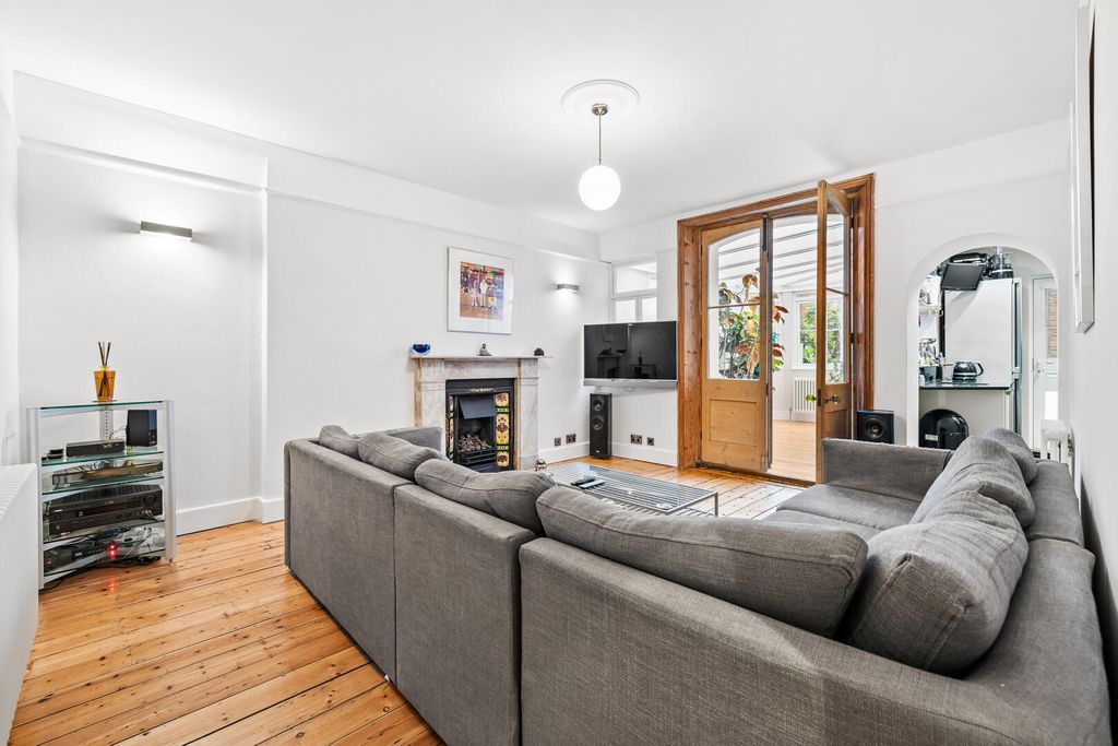 Property photo 1 of 13 Living Room